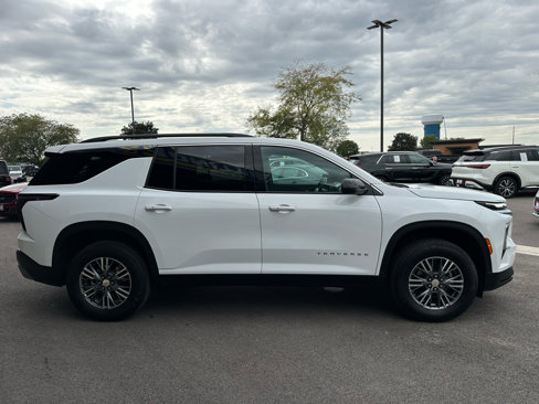 Used 2025 Chevrolet Traverse LT image 8