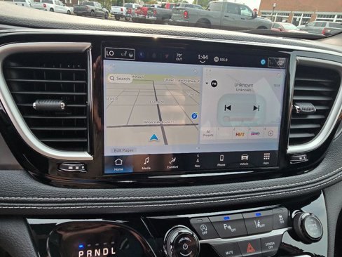 New 2026 Chrysler Pacifica Select image 17