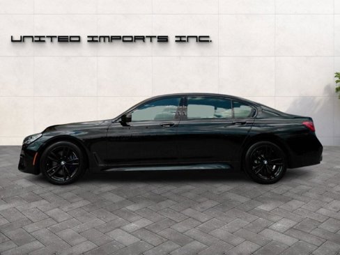 Used 2018 BMW 750i xDrive image 2