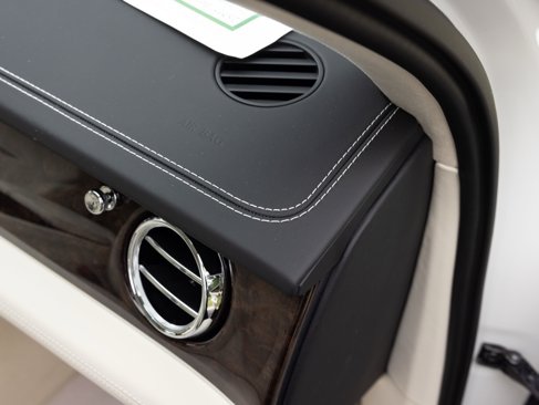 New 2025 Bentley Bentayga image 59
