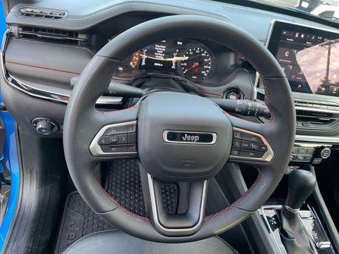 Used 2025 Jeep Compass Trailhawk image 27