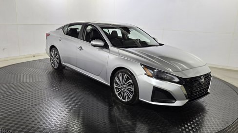 Used 2023 Nissan Altima 2.5 SL image 1