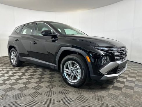 Certified 2025 Hyundai Tucson SE image 30