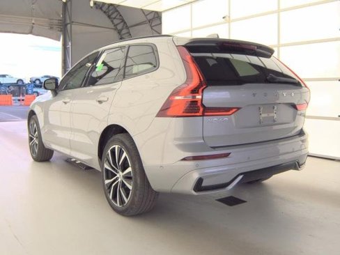 Certified 2025 Volvo XC60 B5 Plus image 3
