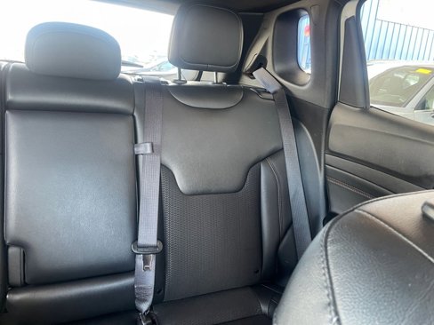 Used 2025 Jeep Compass Trailhawk image 36