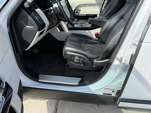 Used 2016 Land Rover Range Rover HSE image 15