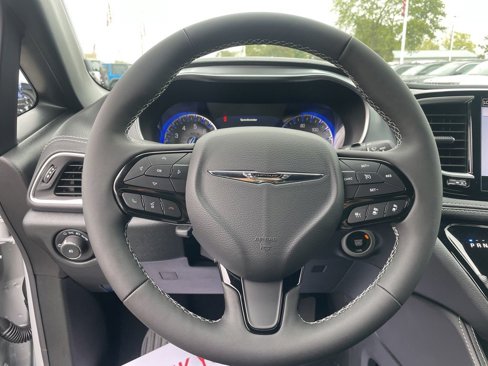 New 2026 Chrysler Pacifica Limited w/ Uconnect Theater Family Group image 19
