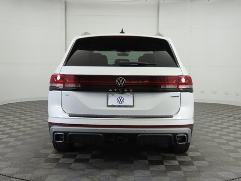 New 2026 Volkswagen Atlas Peak Edition image 7