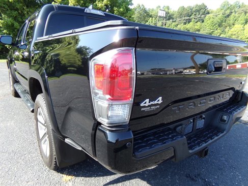 Used 2016 Toyota Tacoma Limited image 13