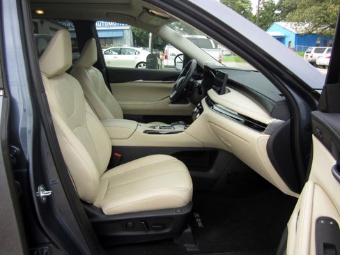 Used 2023 INFINITI QX60 Sensory w/ Cargo Package image 18