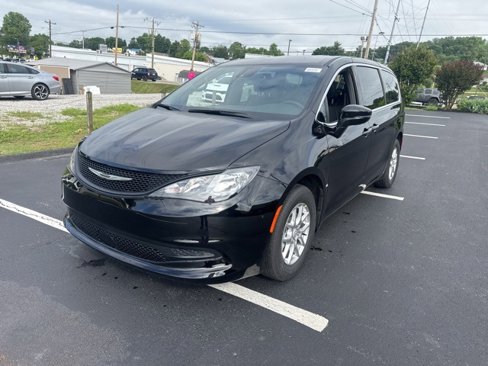 New 2025 Chrysler Voyager LX image 3