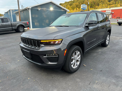Used 2022 Jeep Grand Cherokee Limited w/ Trailer Tow Prep Group (B) image 1