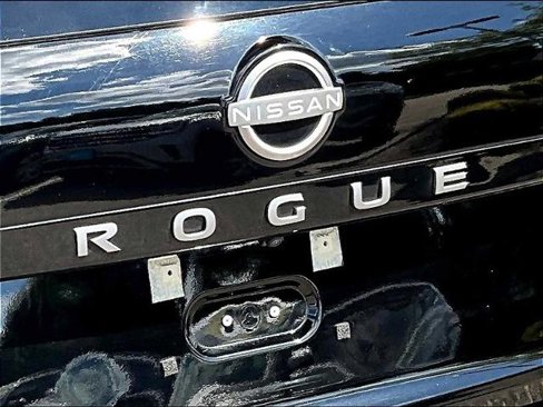 Certified 2025 Nissan Rogue SV image 27