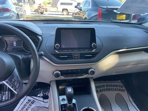 Used 2022 Nissan Altima 2.5 SV image 11
