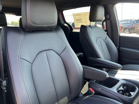 New 2026 Chrysler Pacifica Select image 12