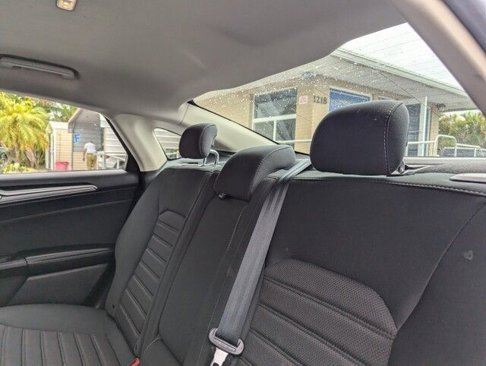 Used 2020 Ford Fusion SE image 15