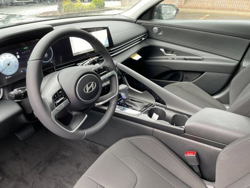 New 2025 Hyundai Elantra SEL image 6