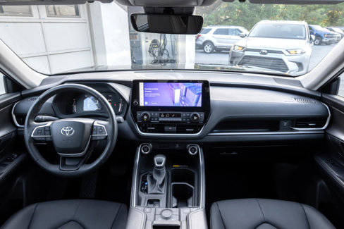 Used 2024 Toyota Grand Highlander AWD image 2