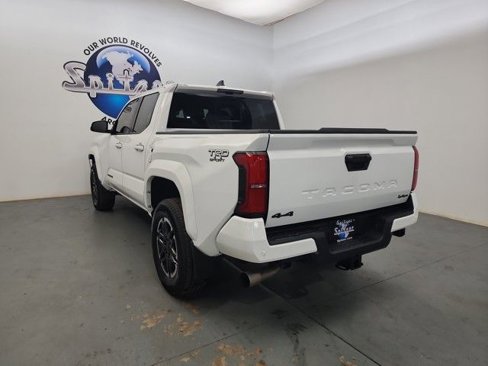Used 2024 Toyota Tacoma TRD Sport w/ TRD Sport Upgrade Package image 6