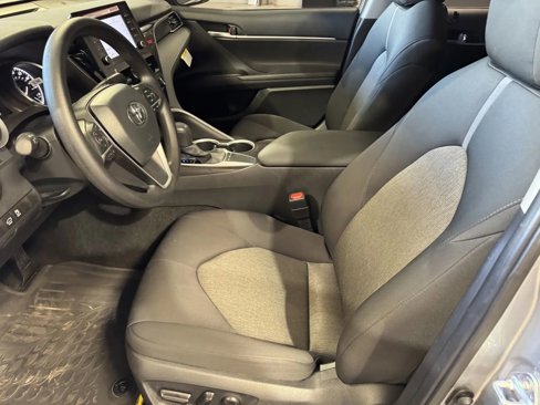 Used 2024 Toyota Camry LE image 9
