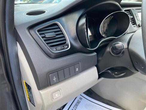 Used 2016 Kia Sedona LX w/ LX Convenience Package image 16