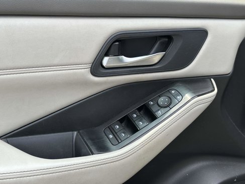 Used 2023 Nissan Rogue SV image 14