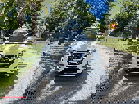 Used 2017 Nissan Rogue S image 8