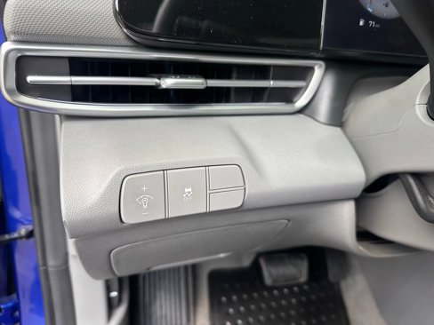 Used 2025 Hyundai Elantra SEL image 24