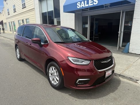 Used 2023 Chrysler Pacifica Touring-L image 7