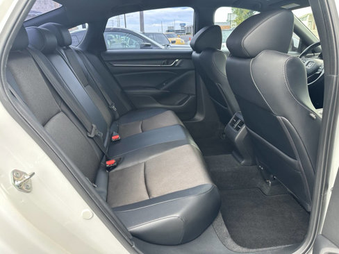 Used 2018 Honda Accord Sport image 12