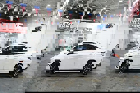 Used 2025 Hyundai Elantra SEL image 6