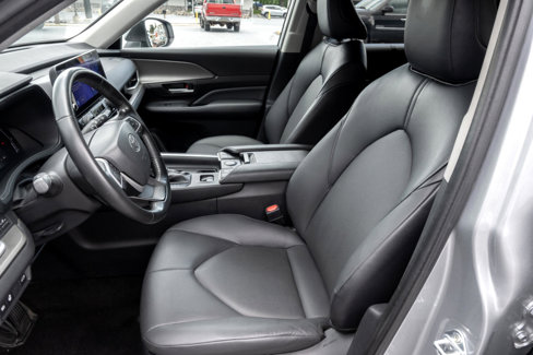 Used 2024 Toyota Grand Highlander AWD image 16
