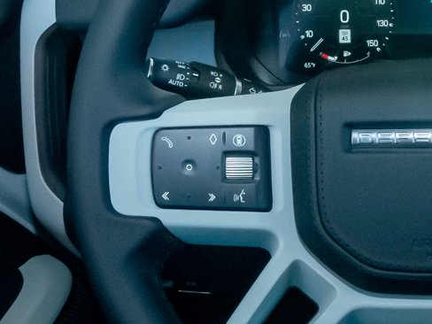 New 2024 Land Rover Defender 90 X-Dynamic SE image 15