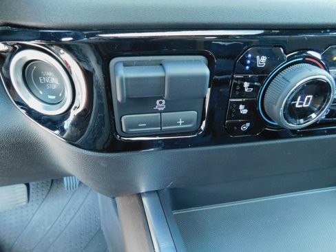 Used 2025 Chevrolet Silverado 1500 High Country w/ Technology Package image 34