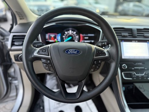 Used 2019 Ford Fusion SE image 21