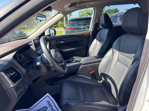 Used 2022 Nissan Rogue SV w/ SV Premium Package image 21