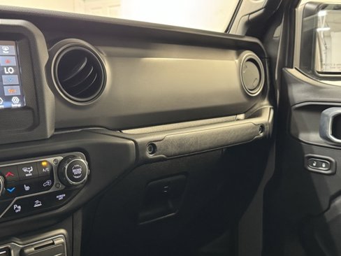 Used 2021 Jeep Gladiator Willys image 29