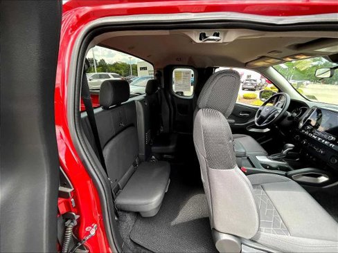 Certified 2025 Nissan Frontier SV image 16