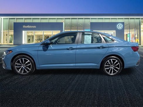 Certified 2025 Volkswagen Jetta SE image 7