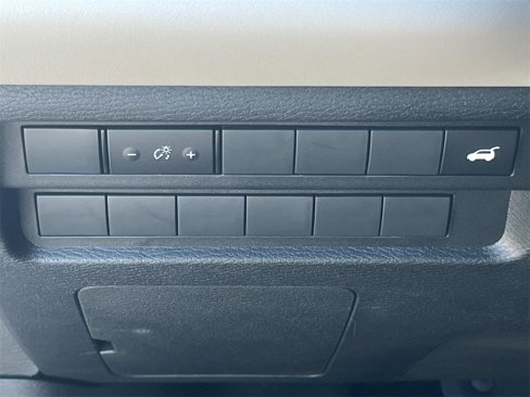 New 2025 Mitsubishi Outlander SE image 31