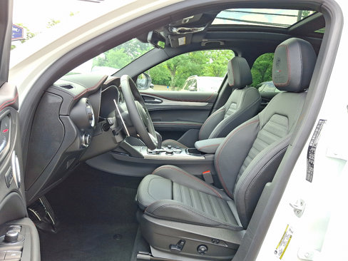 New 2025 Alfa Romeo Stelvio Tributo Italiano w/ Driving Assist Package image 9