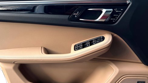 Used 2020 Porsche Macan image 25