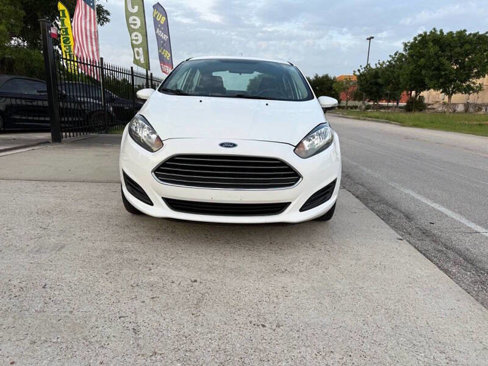 Used 2016 Ford Fiesta SE image 3