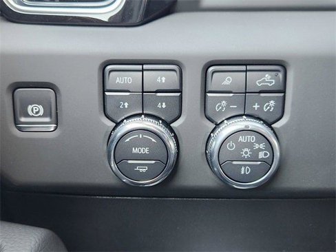New 2025 GMC Sierra 2500 Denali w/ Denali Reserve Package image 16