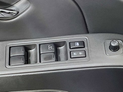 Used 2025 Nissan Frontier SV w/ SV Convenience Package image 15