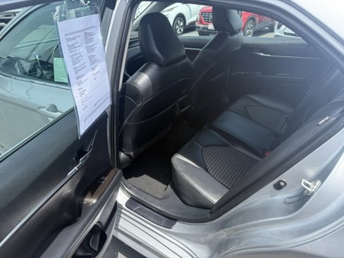 Used 2022 Toyota Camry SE image 9