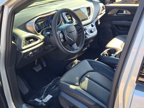 New 2026 Chrysler Pacifica Select image 23