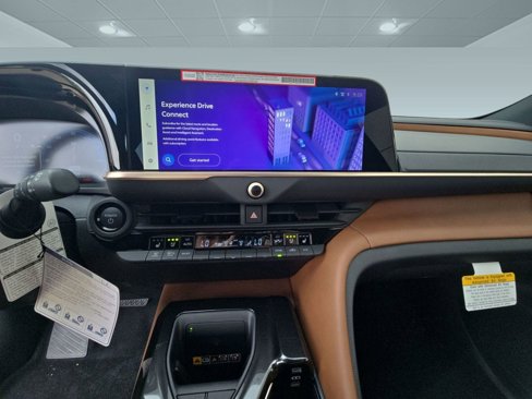 New 2025 Toyota Crown Signia image 24