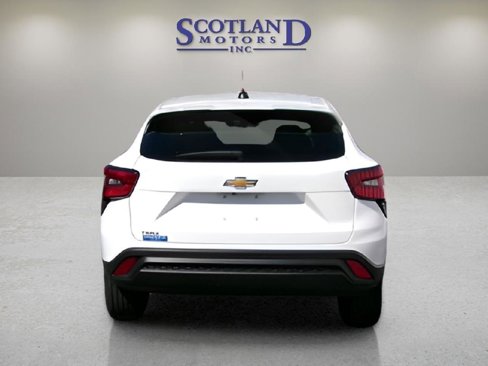 Used 2025 Chevrolet Trax LS image 6