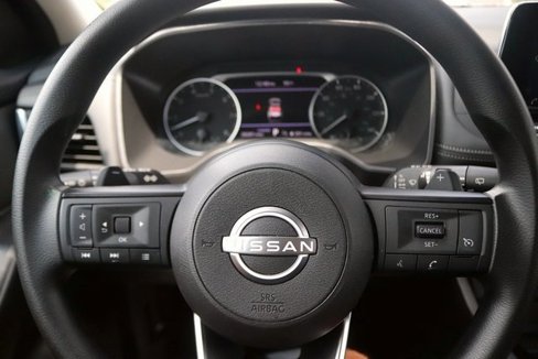 Used 2024 Nissan Rogue S image 15